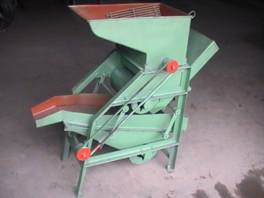 Peanut husker/sheller